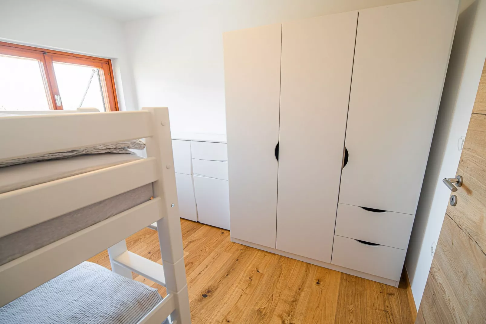 Serene Hollow Holiday Home with Mountain View - Two Bedroom Holiday Home with Mountain View-Chambre