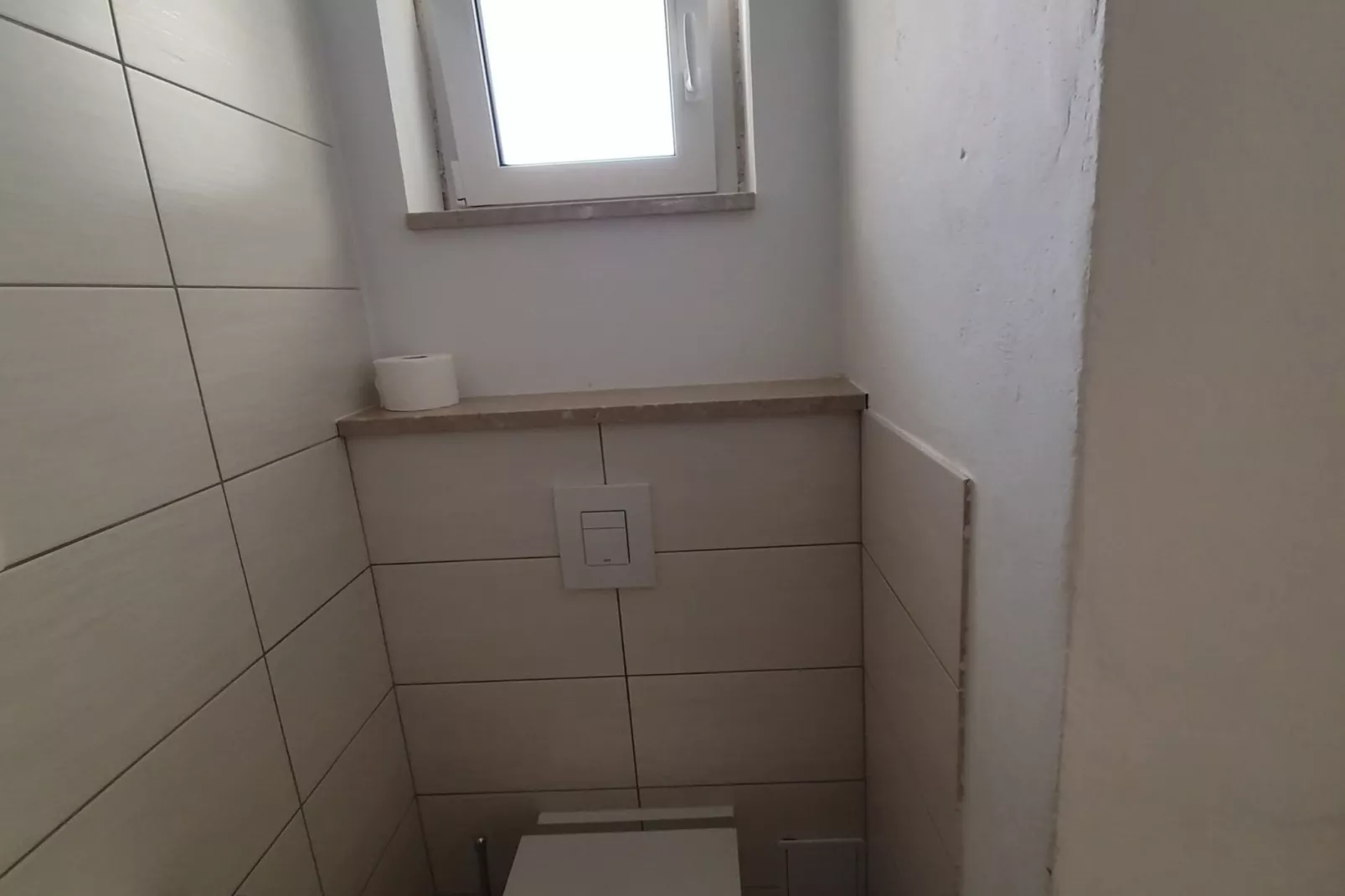 Komen Getaway Holiday Home with Balcony - Four Bedroom Holiday Home with Balcony-Badezimmer