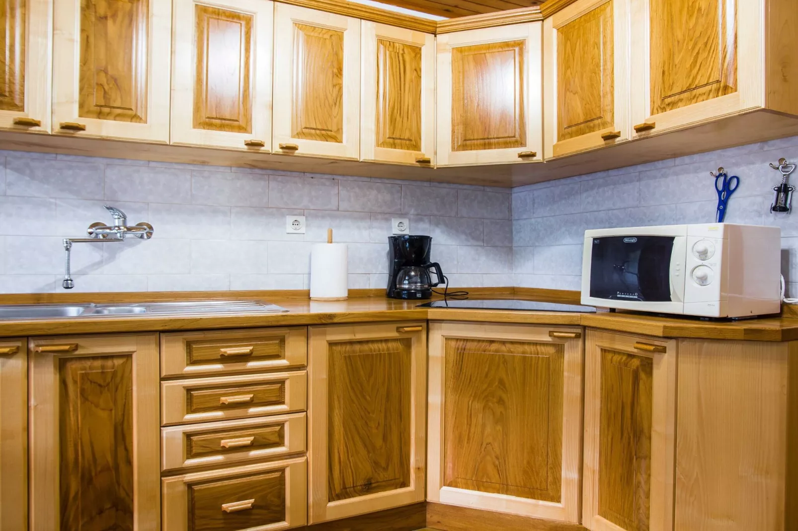 Rustic Authentic Holiday Home with Terrace and Wood Stove - Three Bedroom Holiday Home with Terrace-Küche