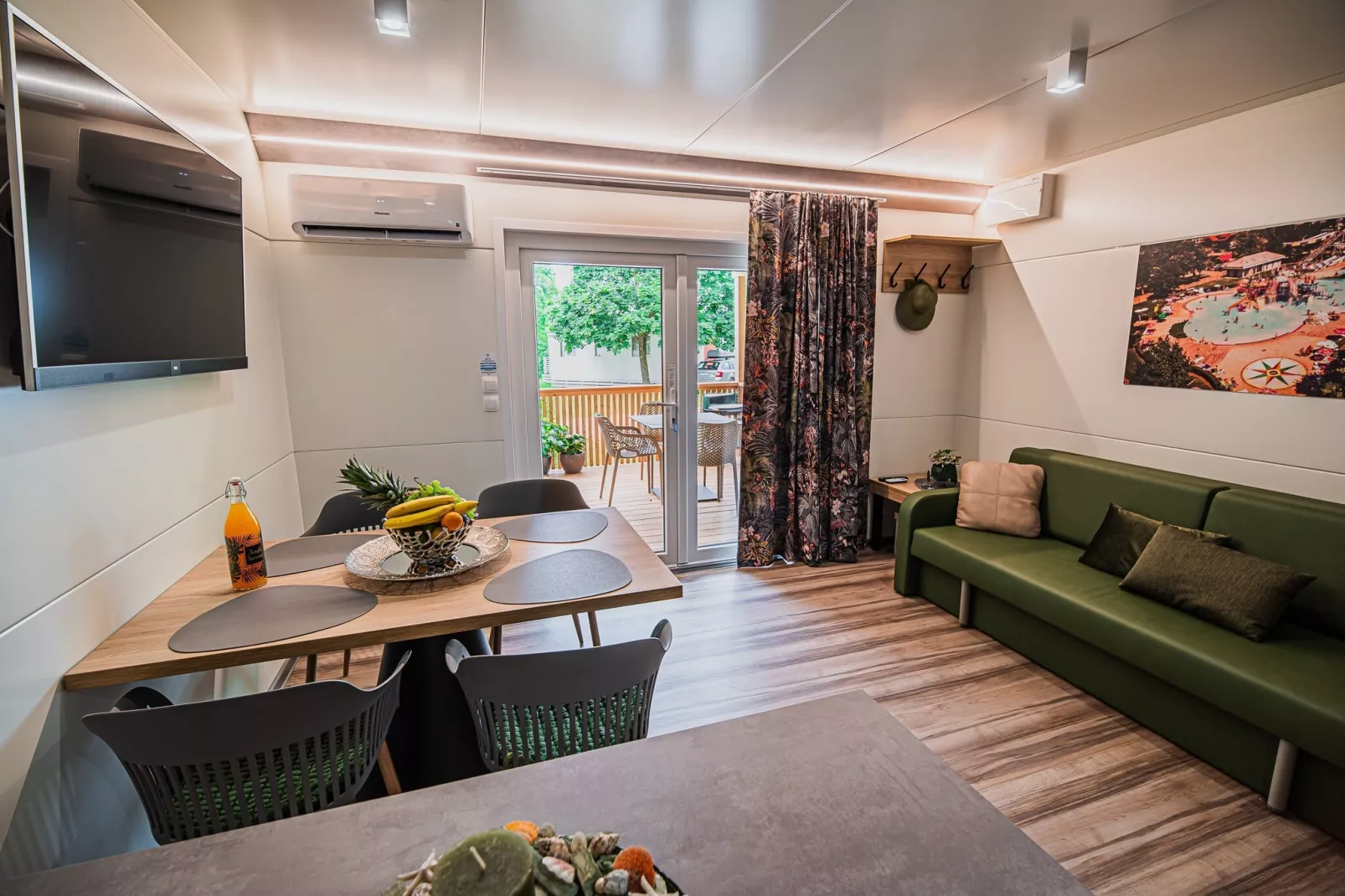 Lake Serenity Premium Mobile Homes with Thermal Riviera Tickets - Three Bedroom Mobile Home 15\/029 - Salon