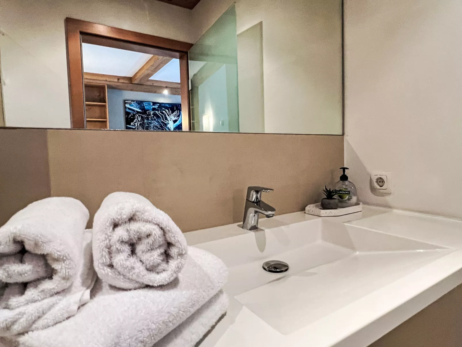 Cheeky Apartment-Inside