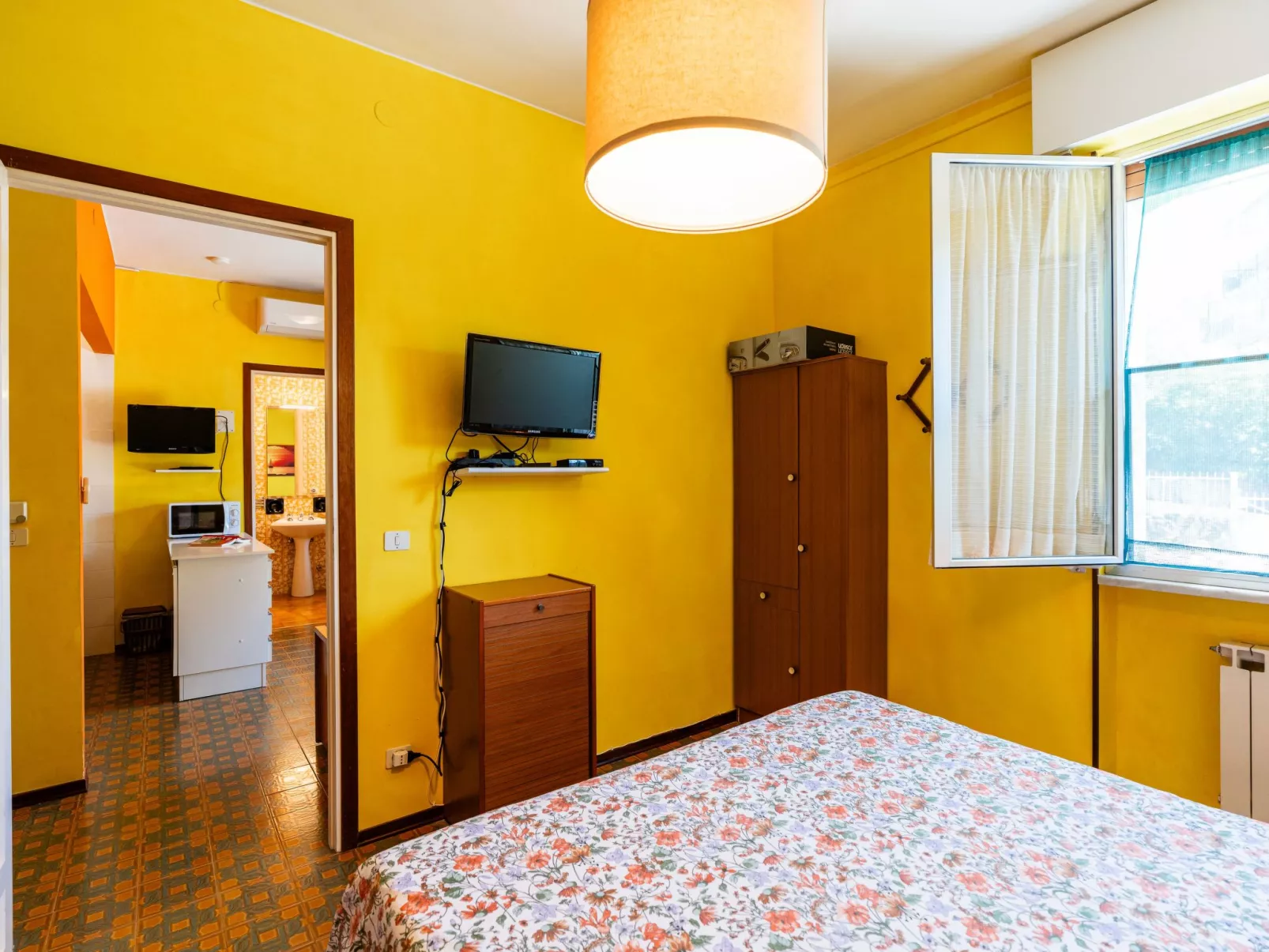 In the Garden-Drinnen