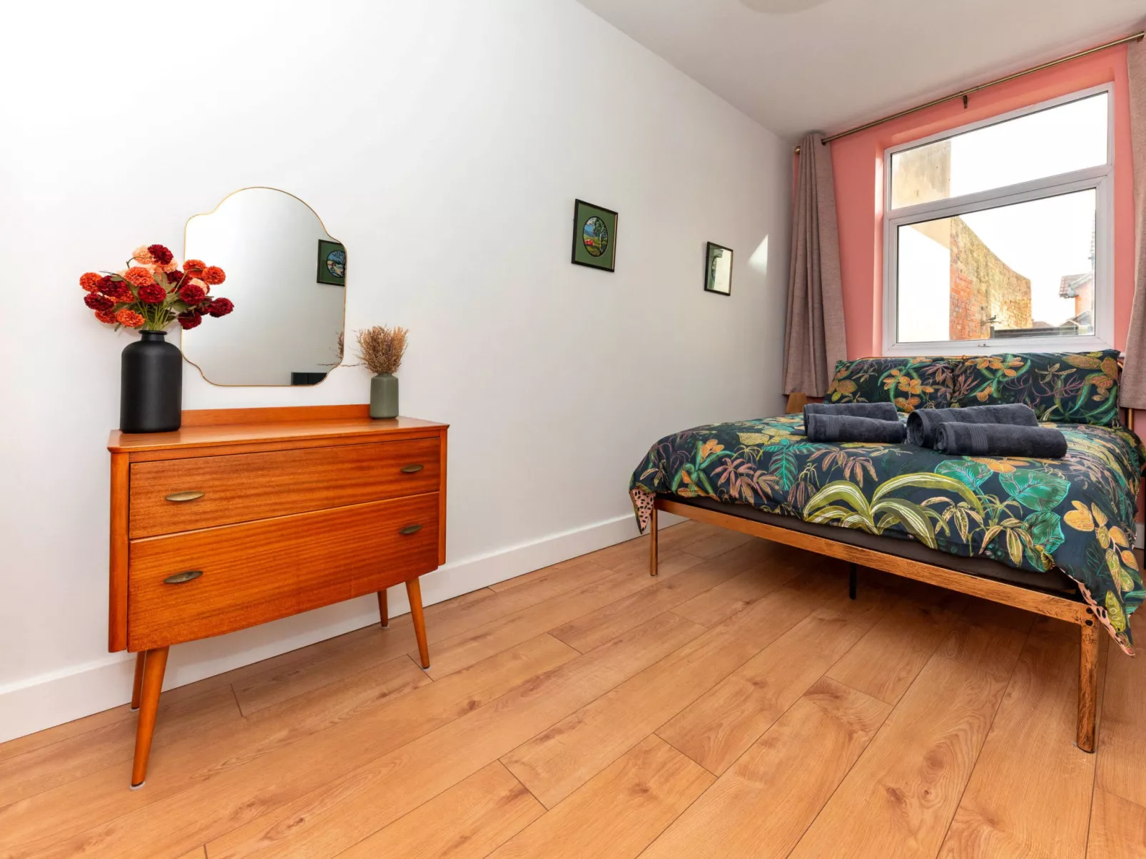 Sheila's Cottage-Inside