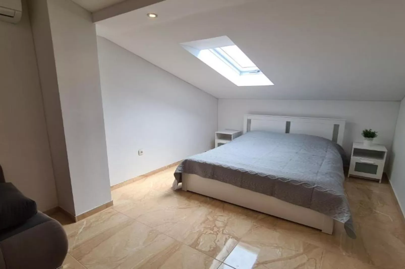 Apartment with One Bathroom-Bedroom