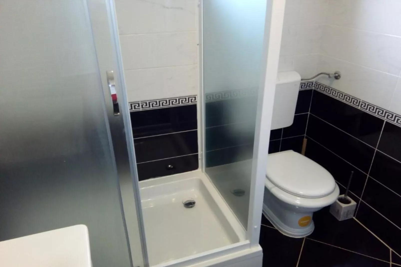 Two-Bedroom Apartment With Terrace-Badezimmer