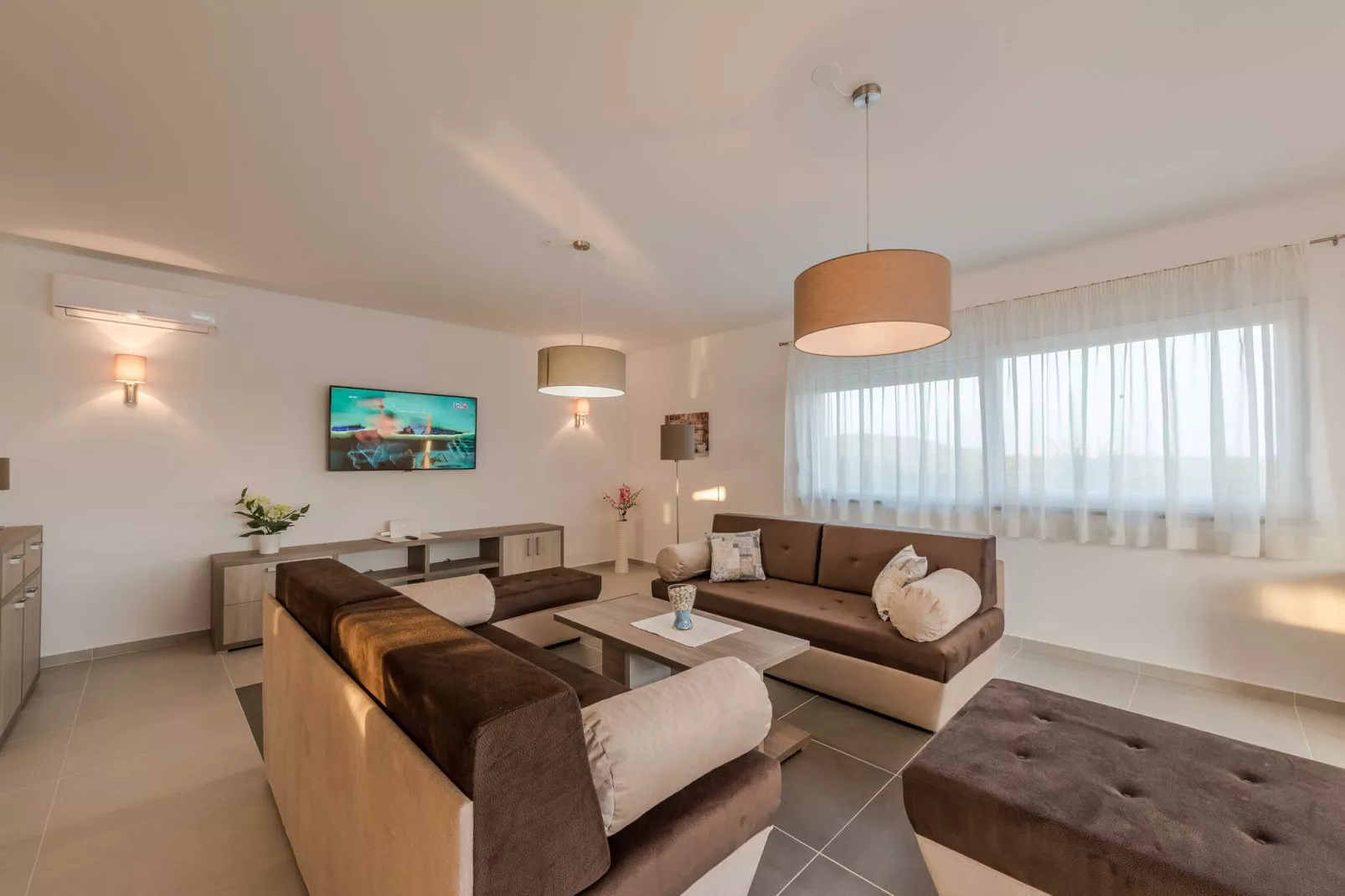 Luxury Escape with Swimming Pool & Modern Design - Deluxe Four Bedroom Villa with Sea View and Private Pool (Villa 5)-Salon