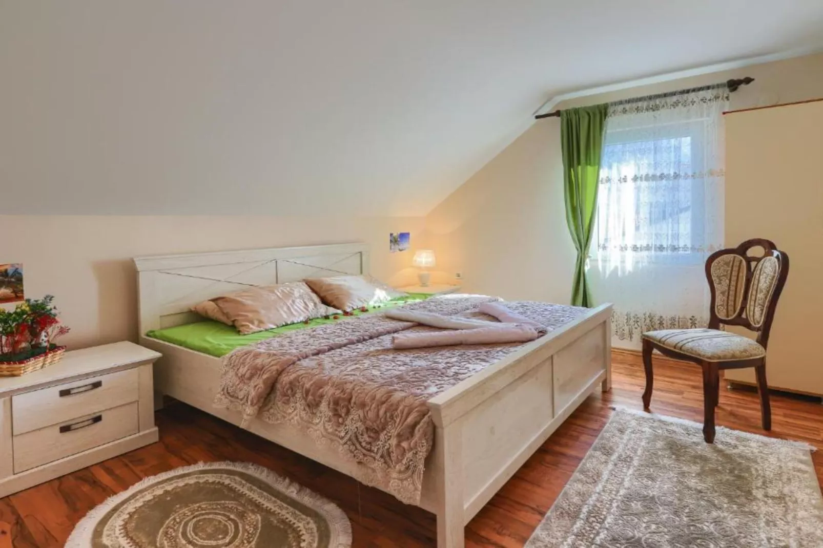 Charming Kotor Bay Retreat Just Steps from the Beach - Two Bedroom Apartment With Sea View-Schlafzimmer