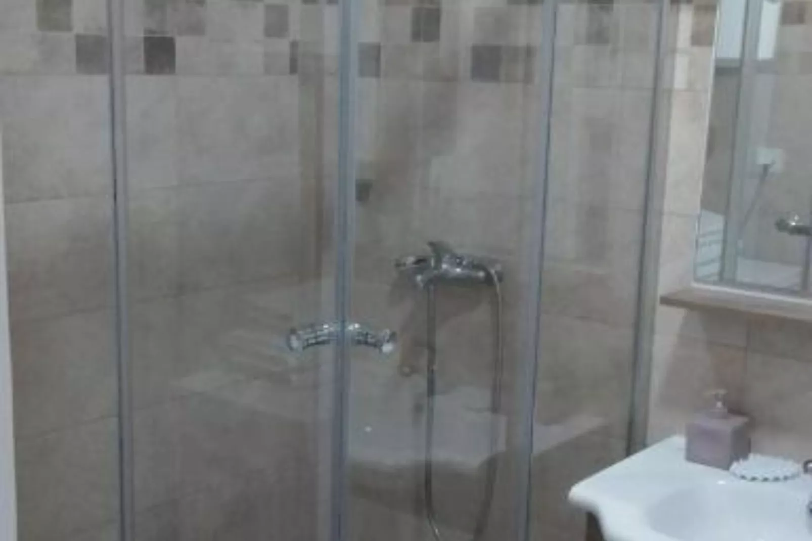 Adriatic Haven – Cozy Tivat Apartment with a Terrace - One Bedroom Apartment 1-Badezimmer