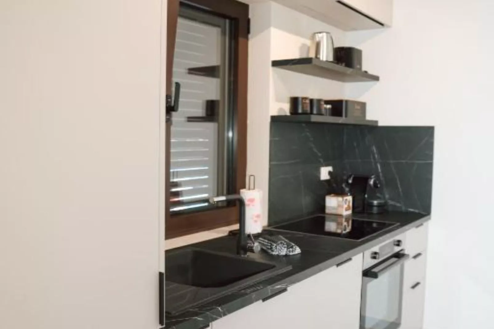 Stylish Apartment with Modern Elegance in Herceg Novi Area - Deluxe One Bedroom Apartment with Terrace-Küche