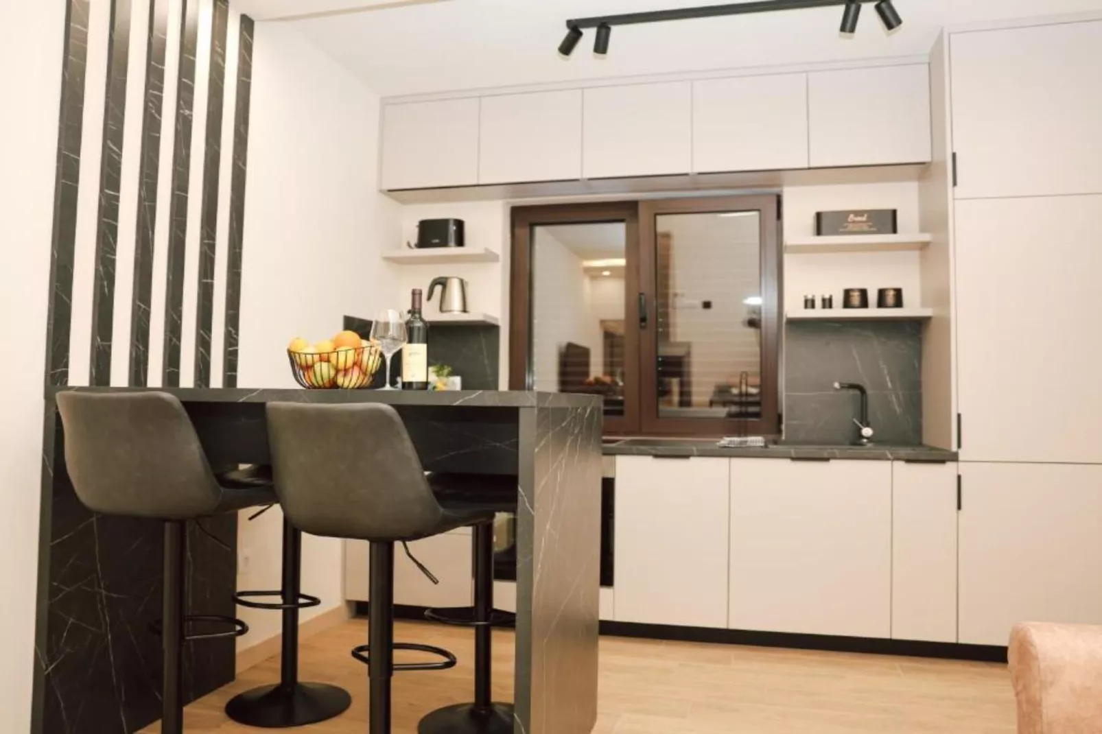 Stylish Apartment with Modern Elegance in Herceg Novi Area - Deluxe One Bedroom Apartment with Balcony-Küche