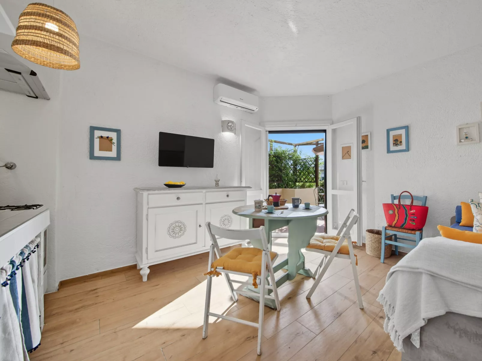 Iris 5, Terza Spiaggia-Inside