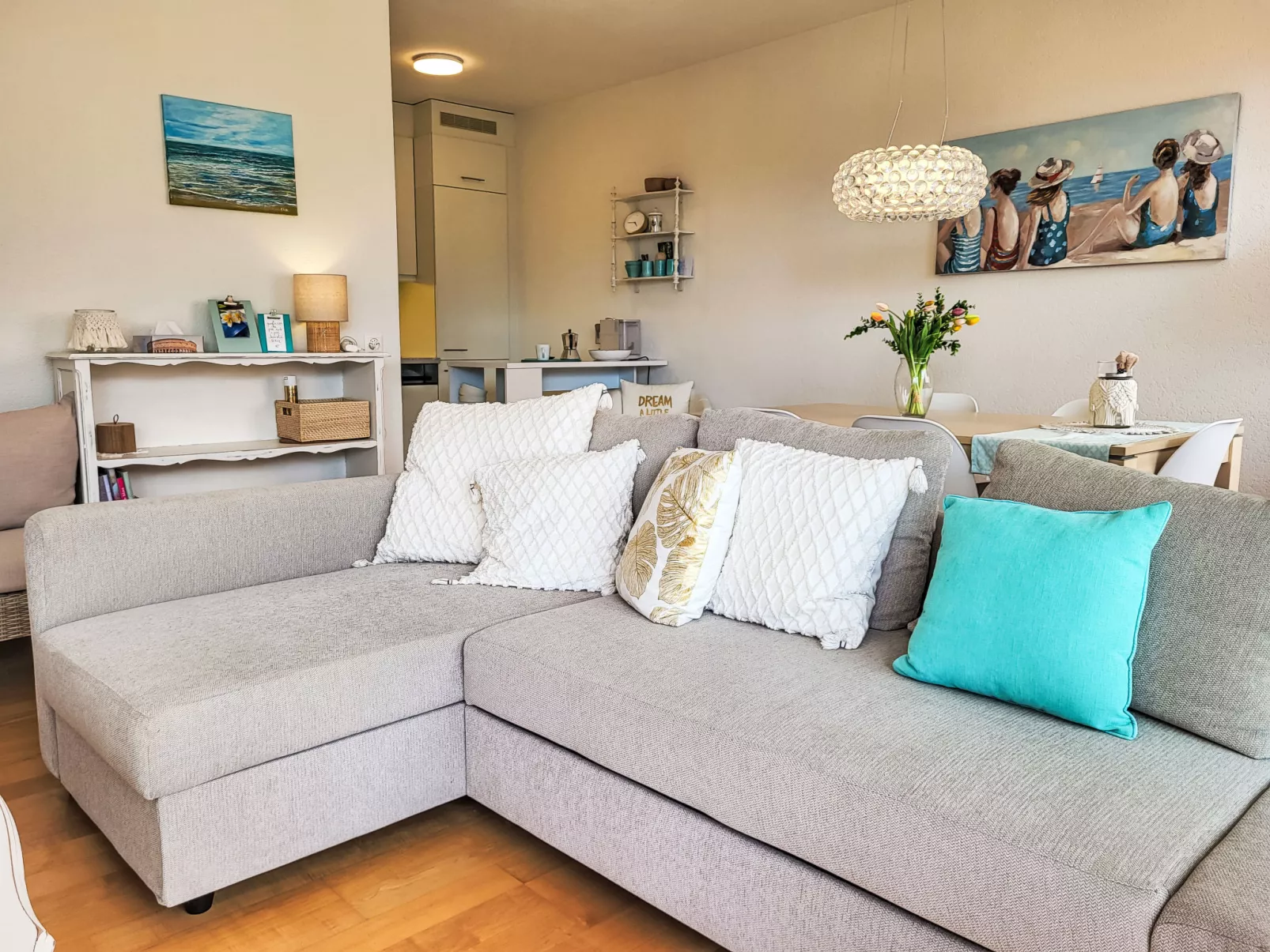 Apt.Green View-Inside