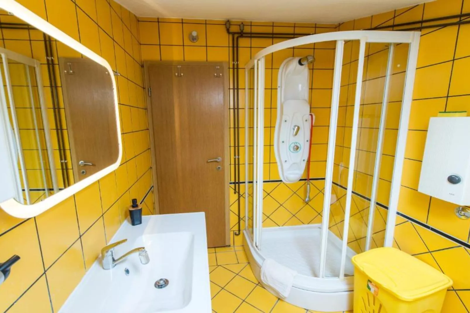 One-Bedroom Apartment With Lake View-Badezimmer