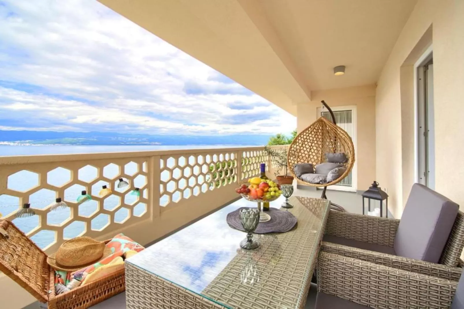 One-Bedroom Apartment With Terrace And Sea View