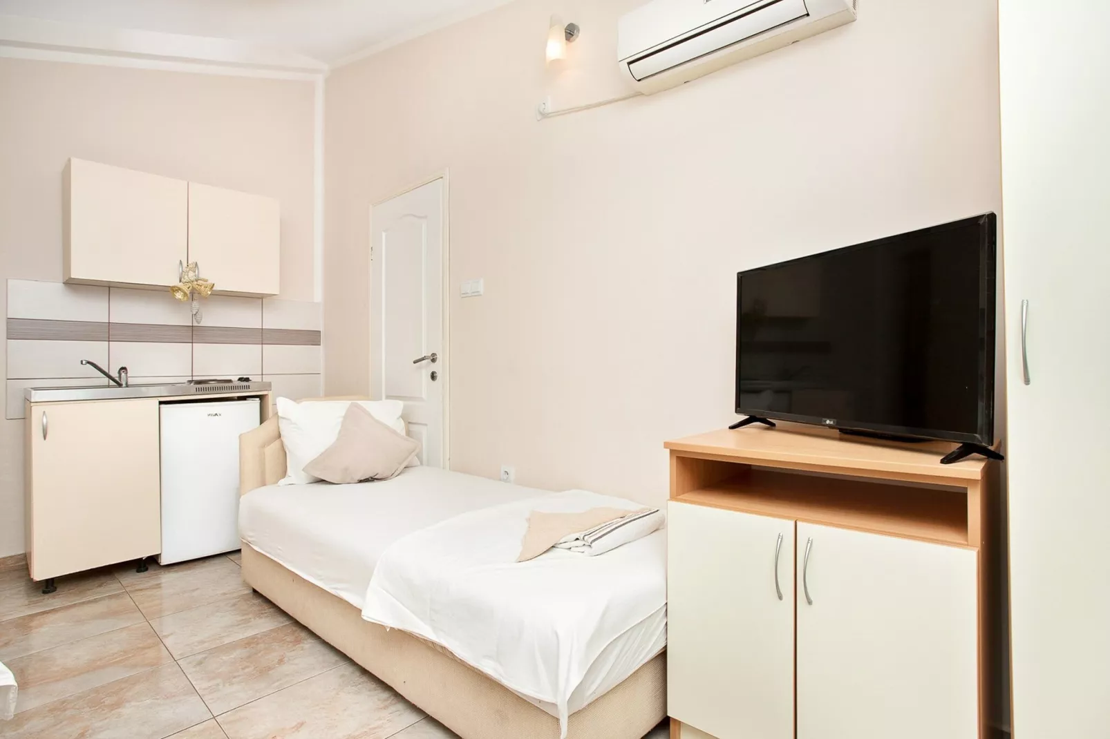 Perfect Budva Stay Near the Sea & Aqua Park - Comfort Triple Studio 1\/1-Schlafzimmer