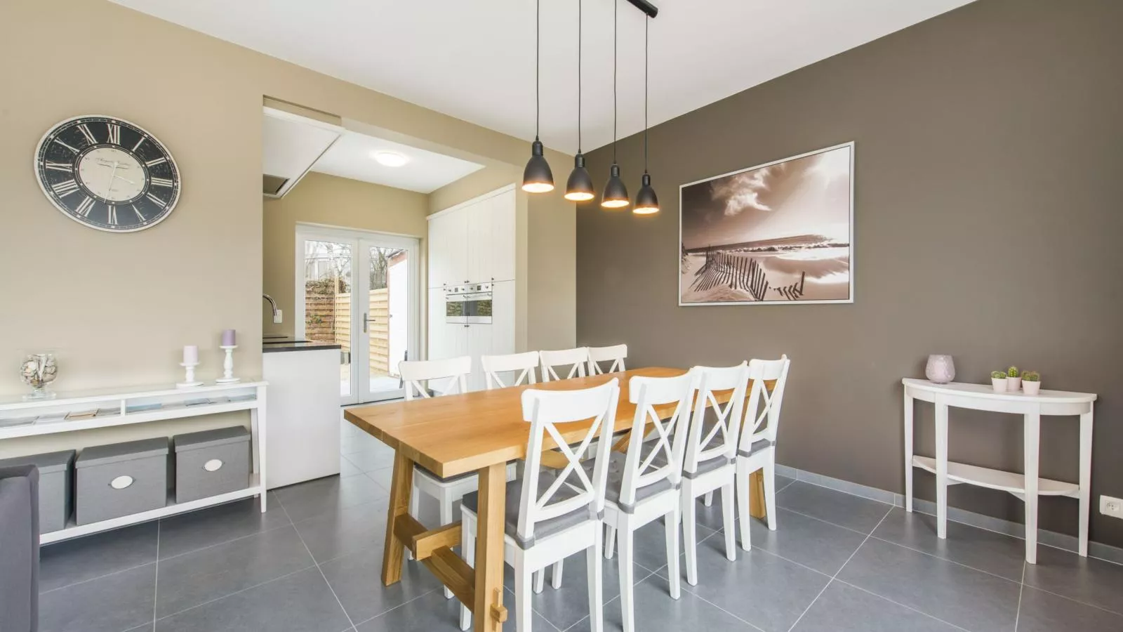 La Vachequirit-Salle à manger