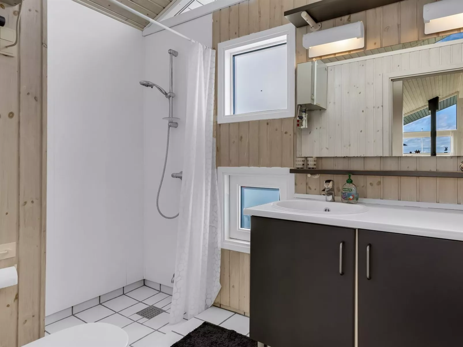 "Tjarven" - 350m from the sea-Drinnen