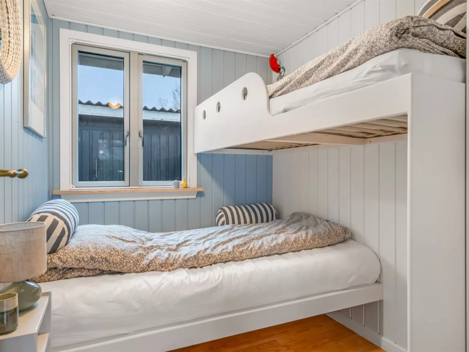 "Hughlek" -  from the sea-Dedans