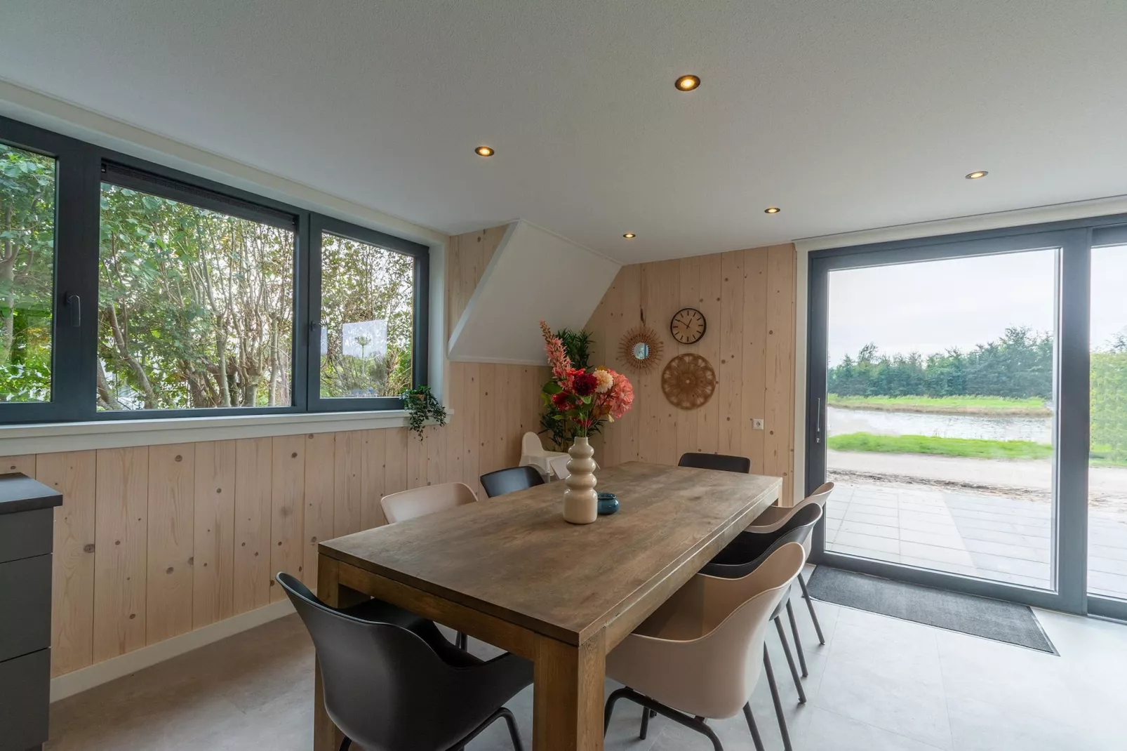 Sandepark 113-Dining room