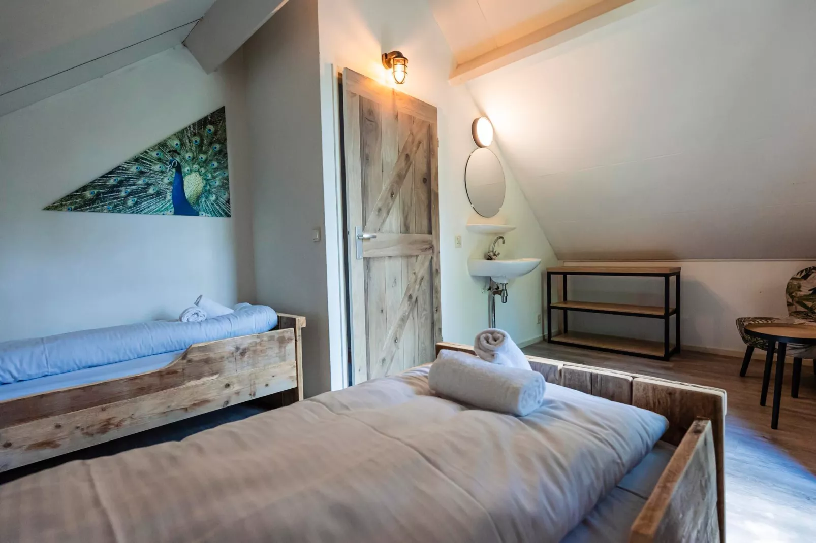 6 - Persons Lakeside Child-friendly Bungalow-Bedroom