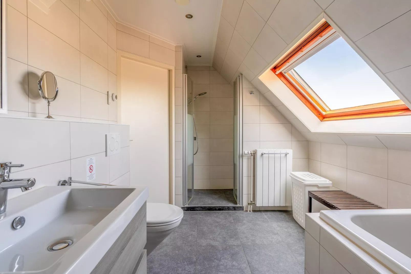 Kamperfoelie 75-Salle de bain