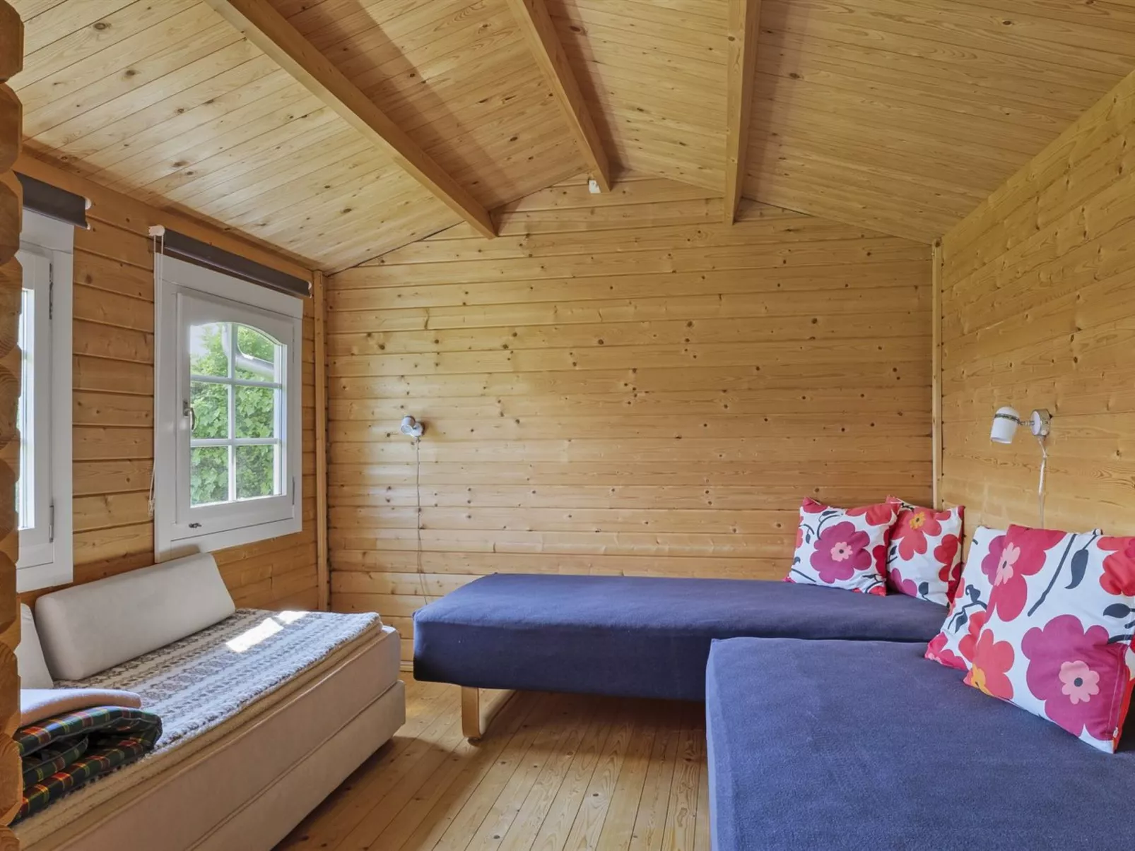 "Erok" -  from the sea-Drinnen