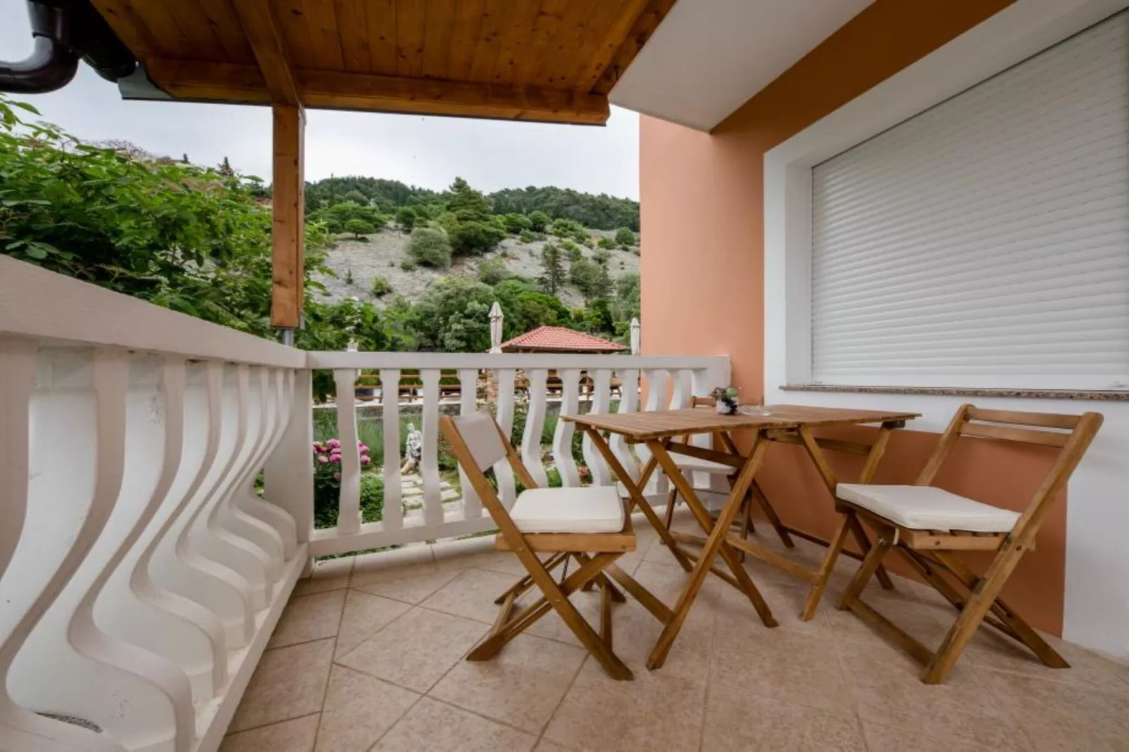 Studio Apartment with Terrace 4-Terrace balcony