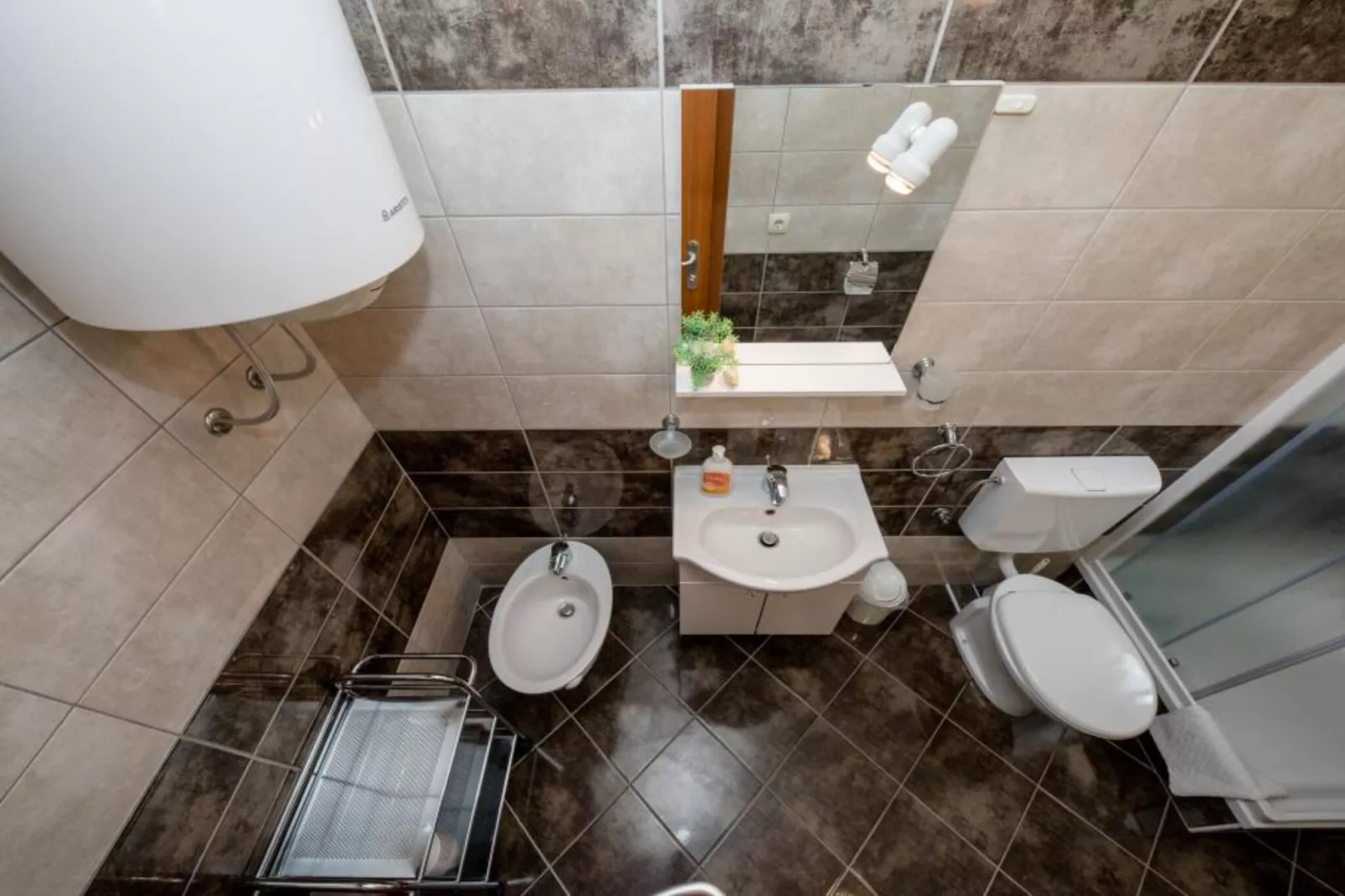 Three Bedroom Apartment with Terrace 2-Bathroom