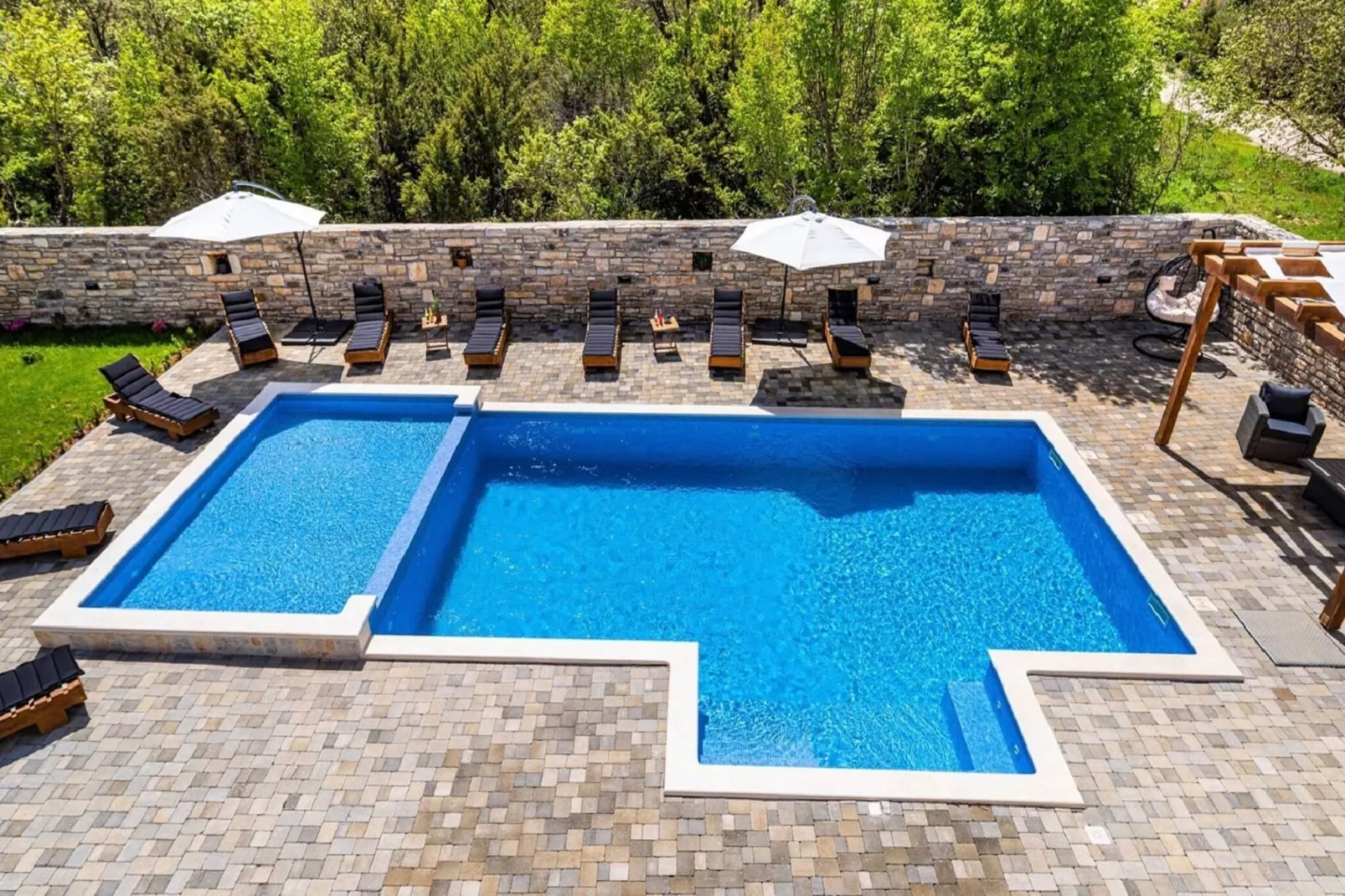 Luxury Villa Escape-Swimming pool