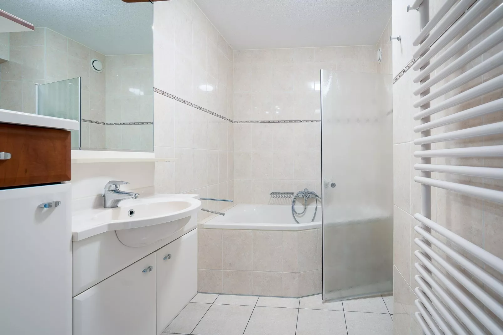 Juliana 096 - Bathroom