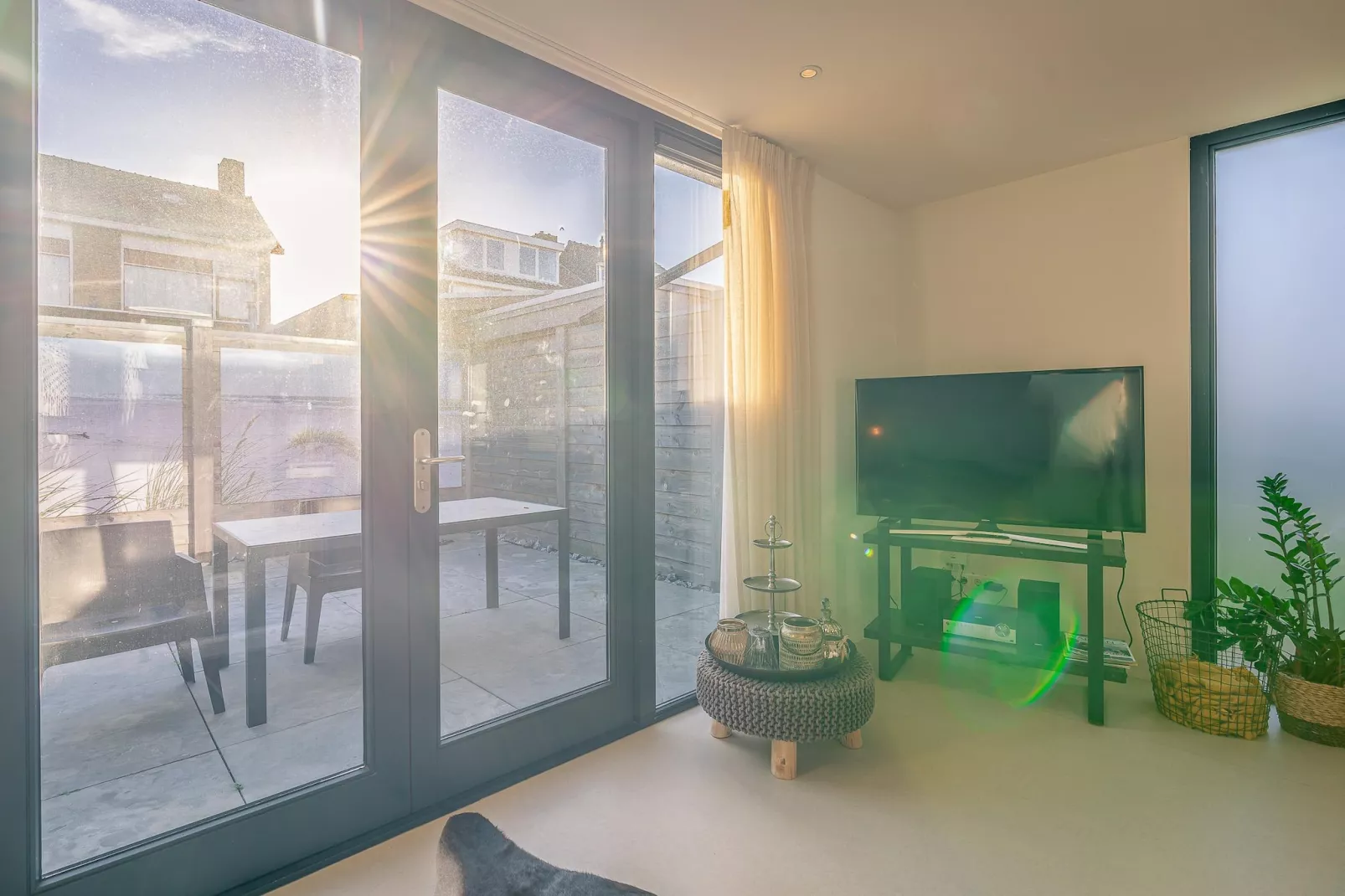 Brink 15-Living room