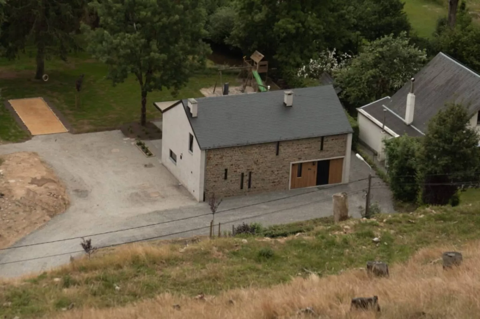 Maison Limerik-Außenbereich Sommer