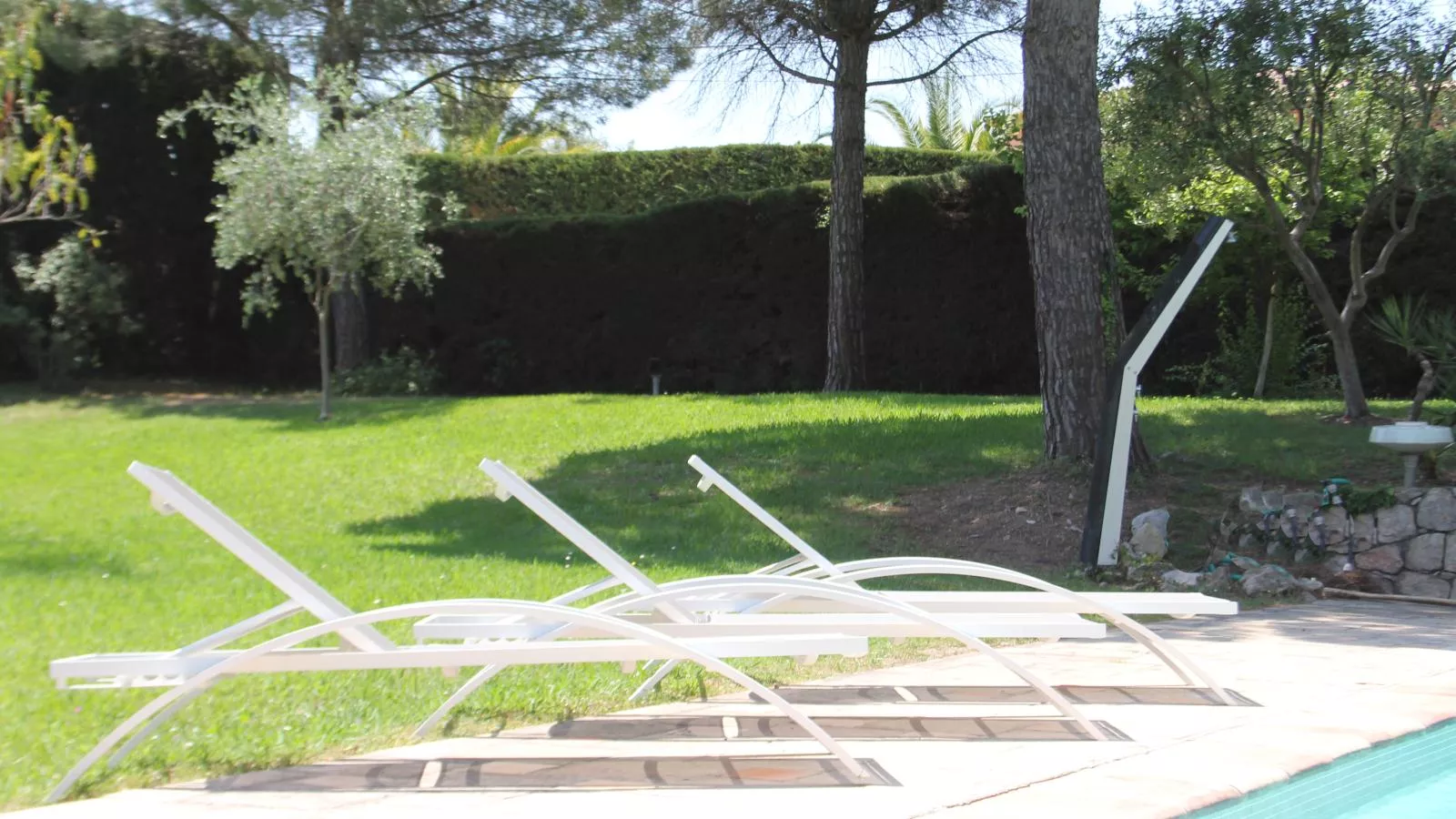 Les Palmiers-Gardens in summer