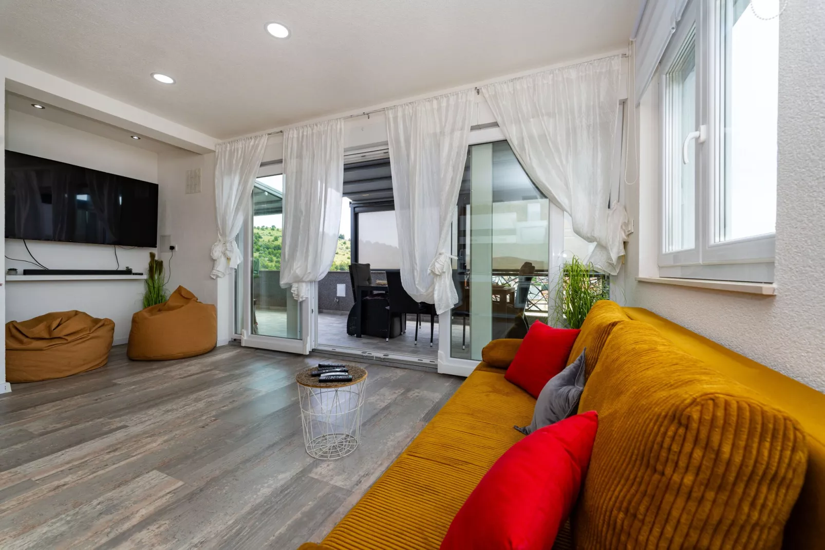 Sea view penthouse Nikita-Wohnzimmer