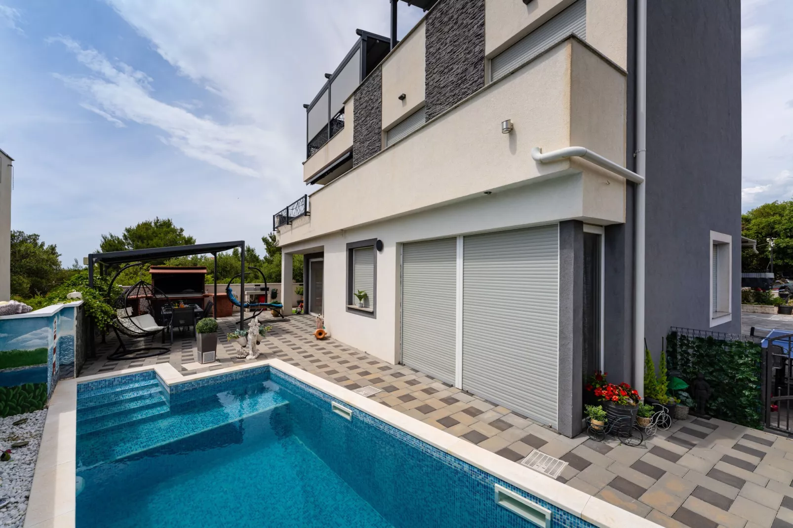 Apartment Nikita with private pool-Exterior in summer