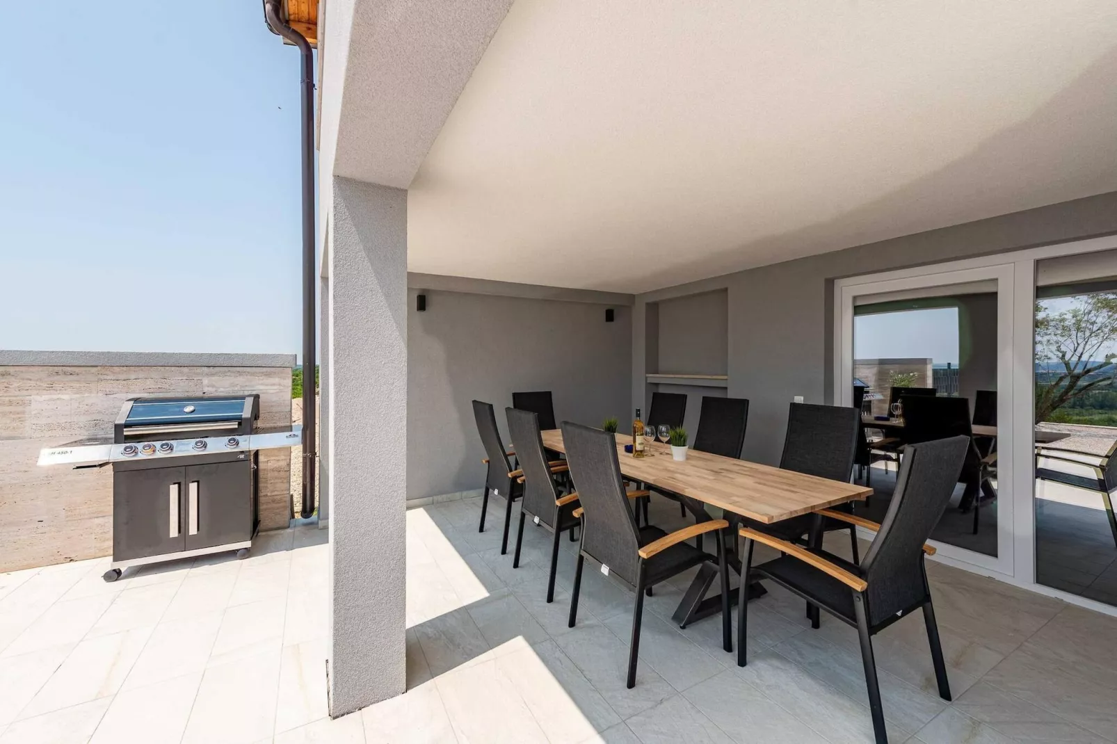 Villa Pezer with heated pool & sauna-Terrasse / balcon