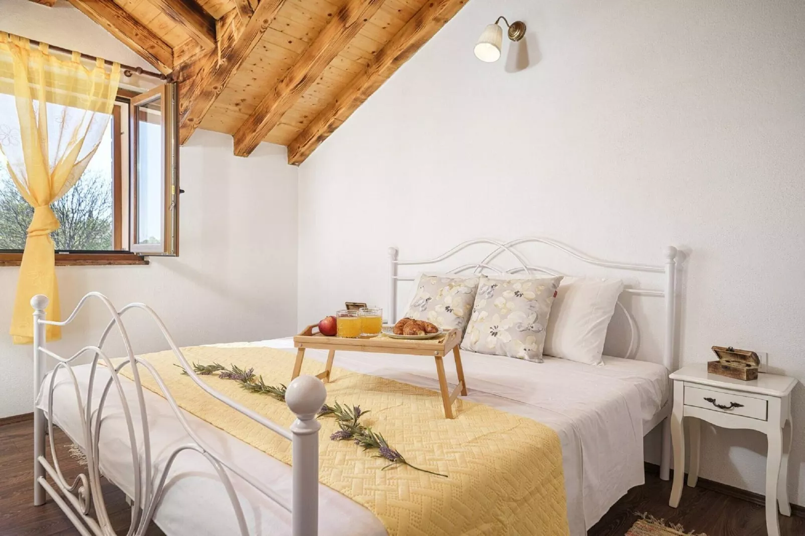 Authentic Villa Malou-Schlafzimmer