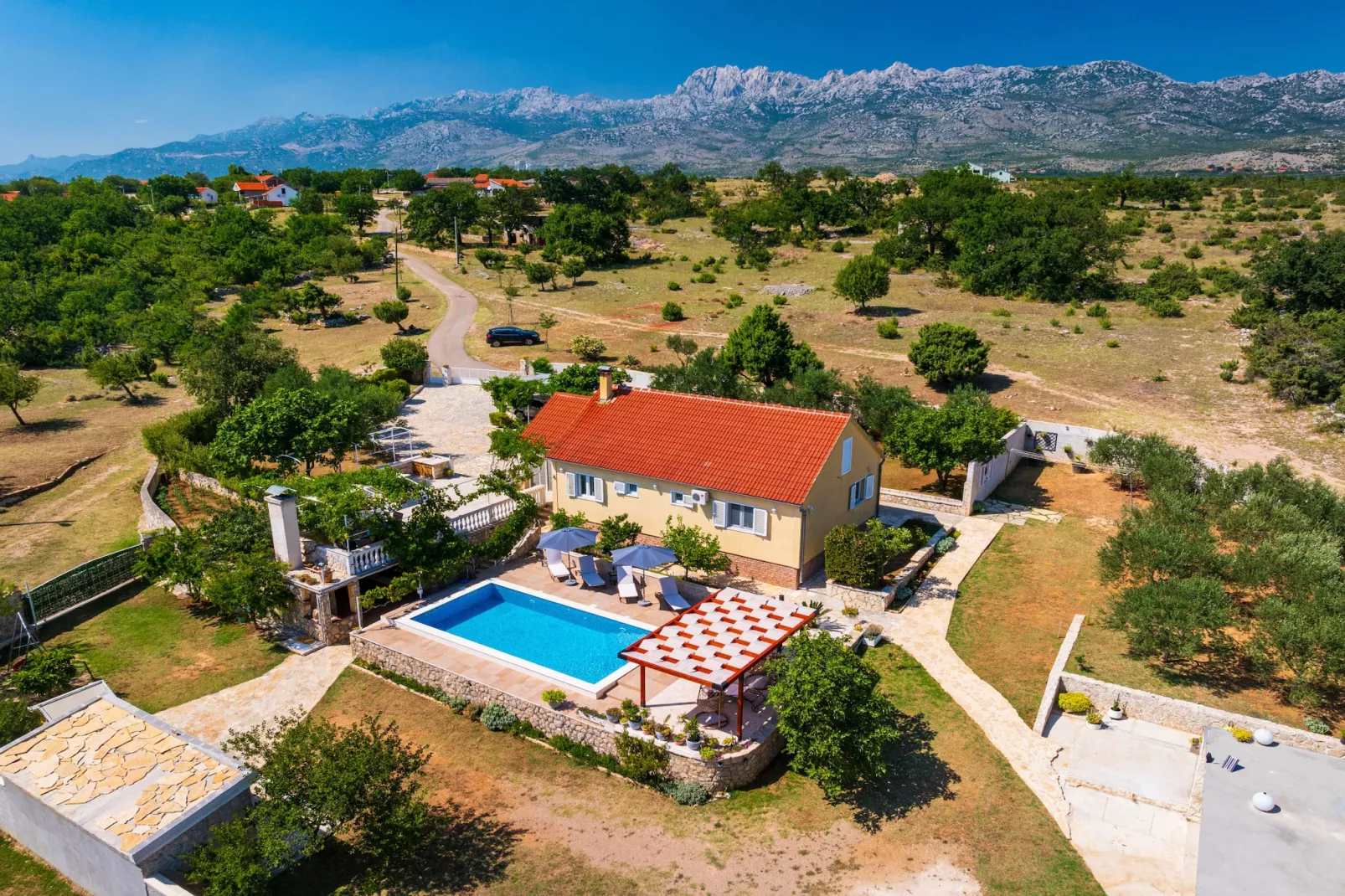 Villa Sucic with private pool-Außenbereich Sommer