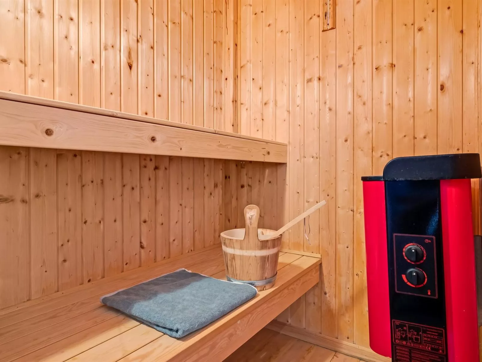 "Edvard" - 300m from the sea-Dedans