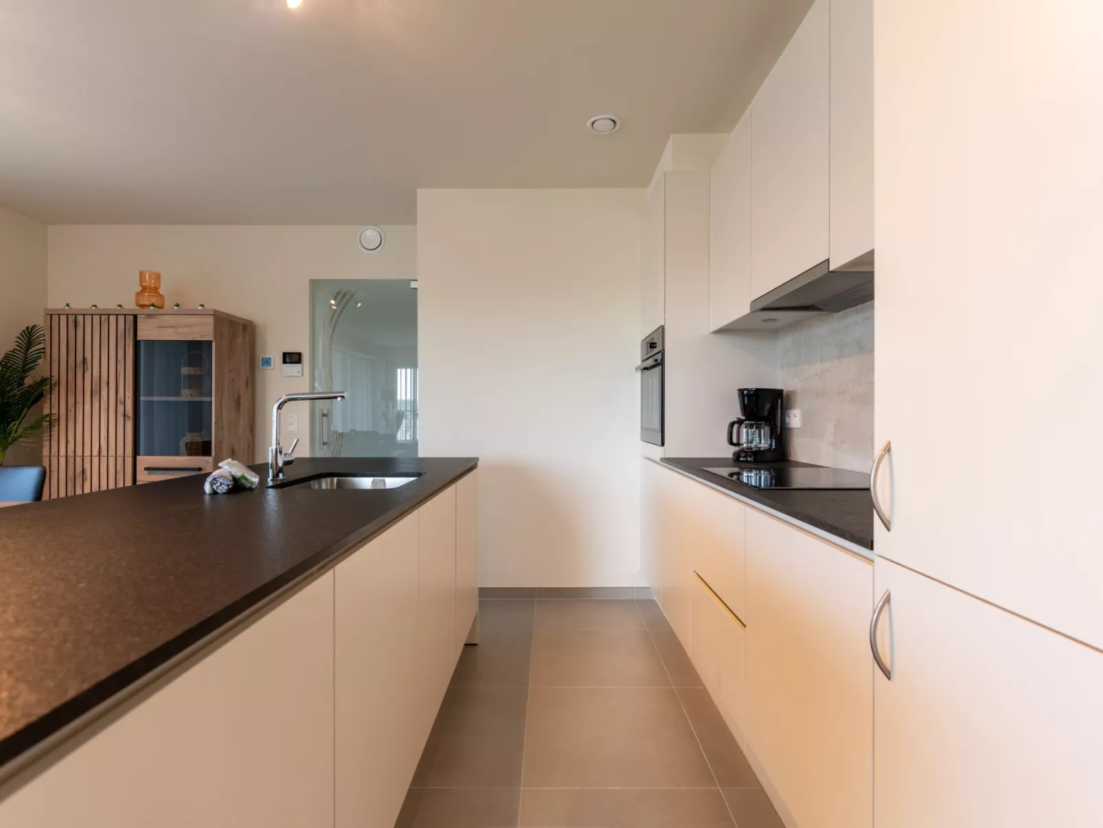 The Waves with parking-Dedans