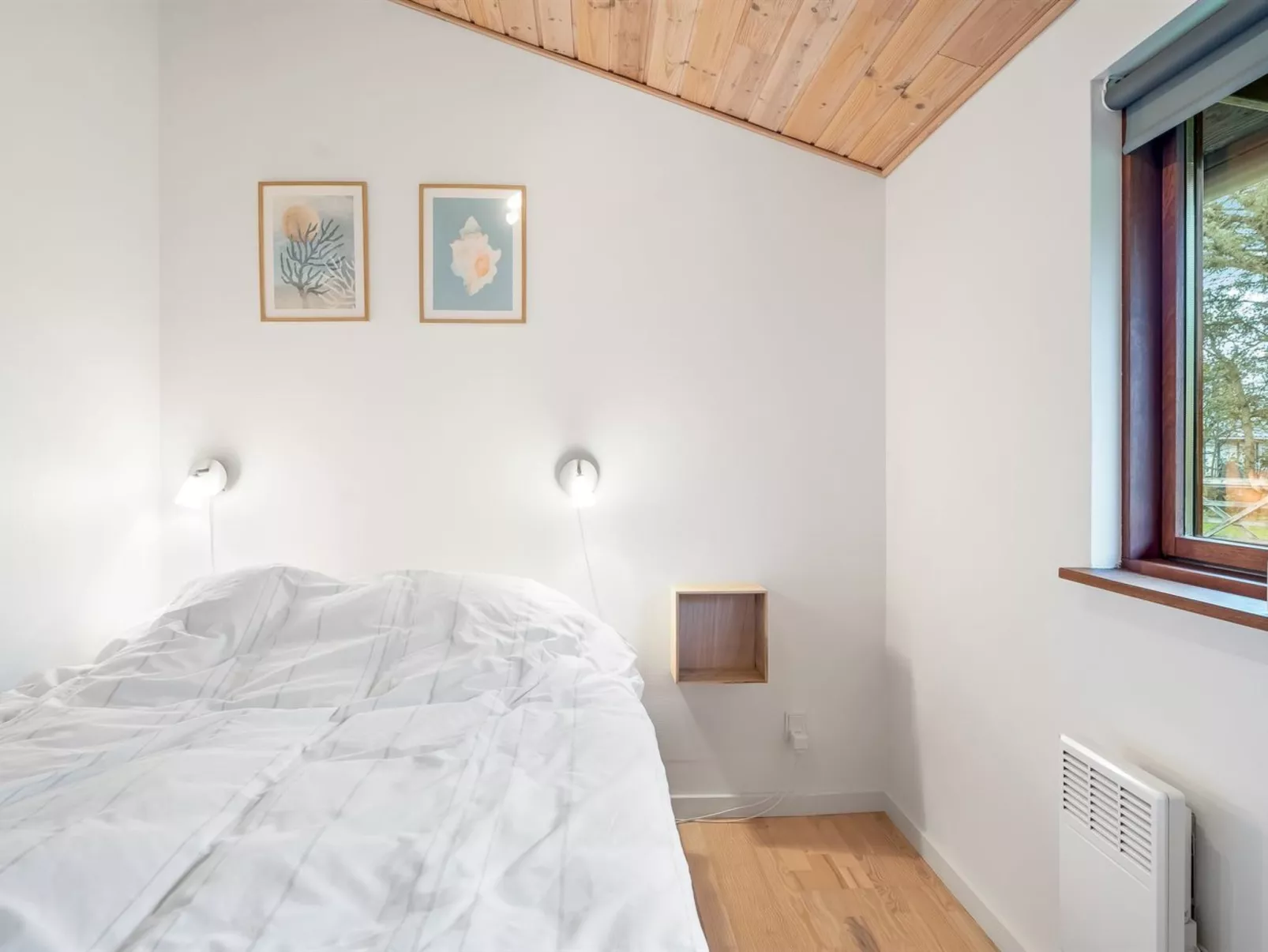 "Jaane" - 250m to the fjord-Inside