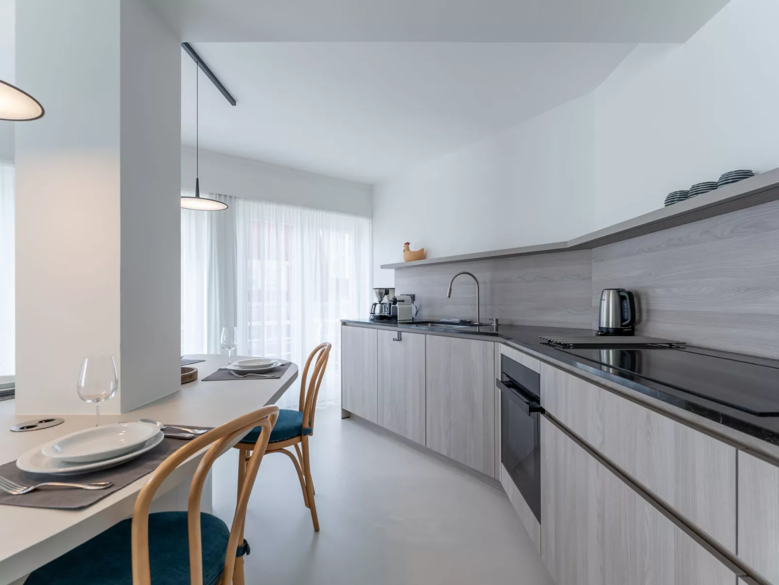 Marie Antoinette close by the sea-Inside