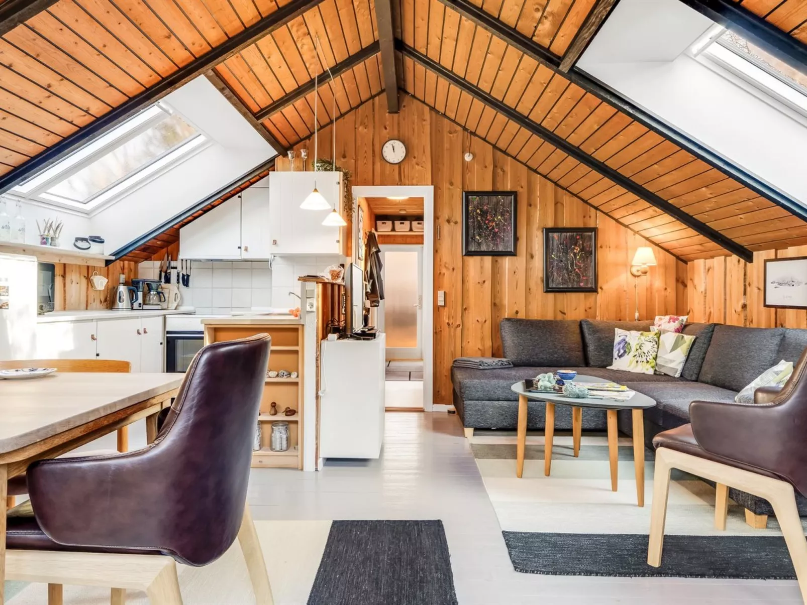 "Else" - 470m from the sea-Inside