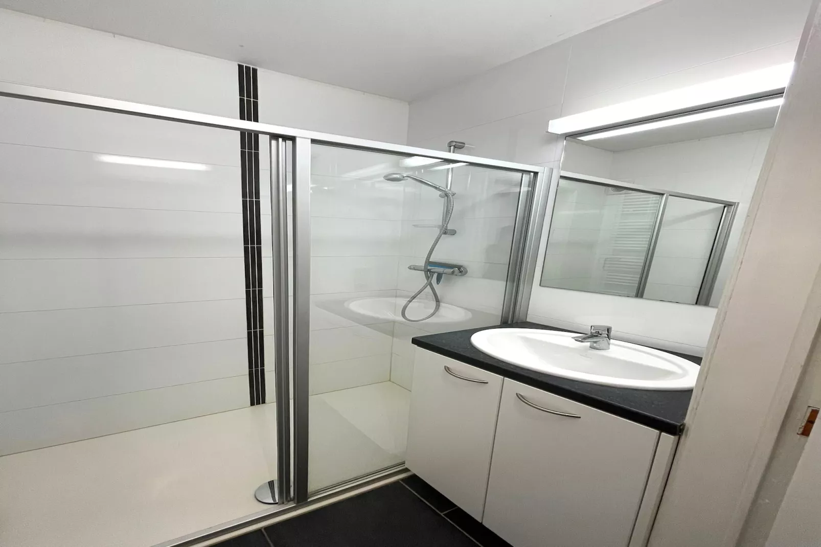 BEAULIEU 0702/ 16-Salle de bain