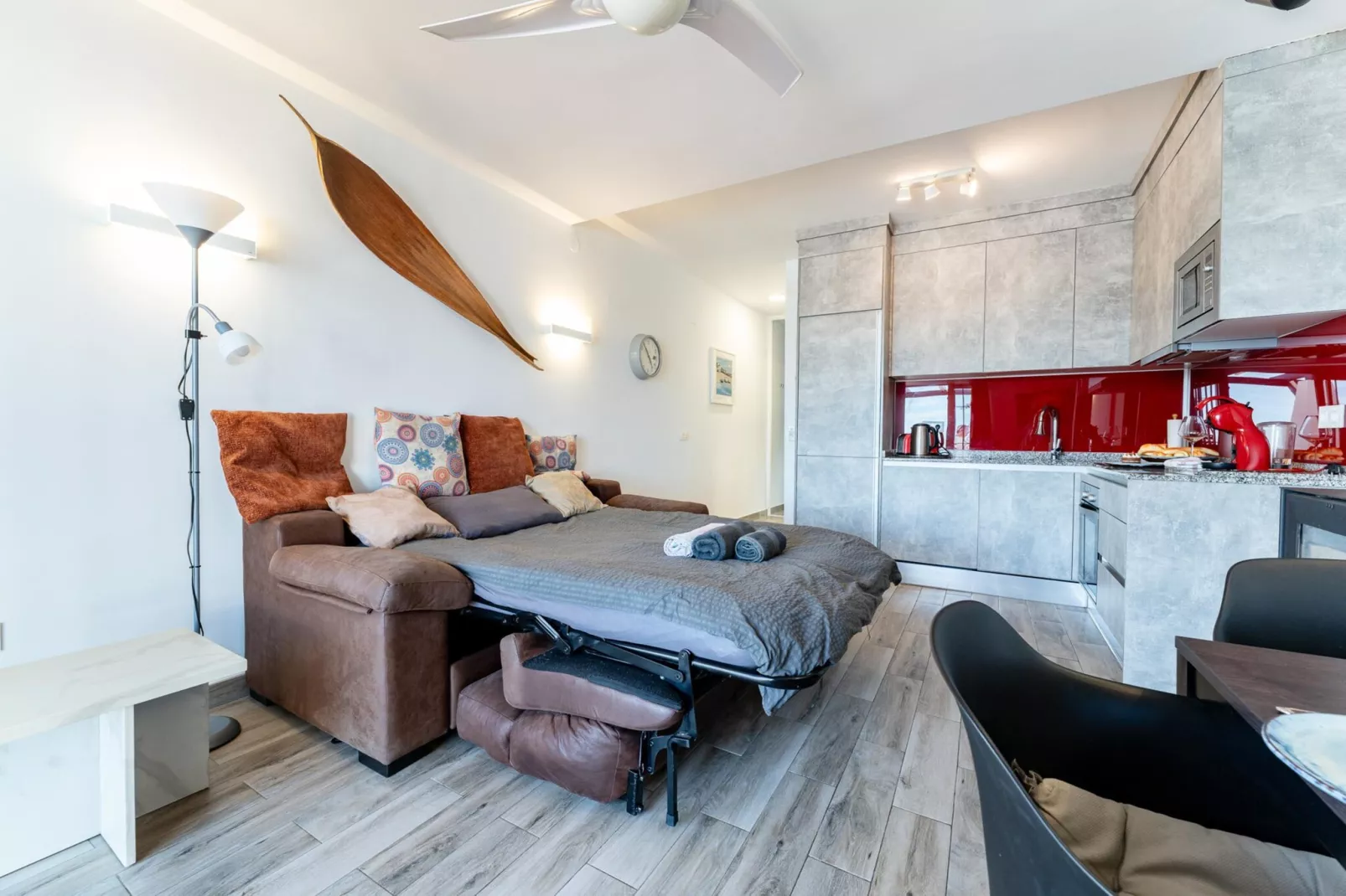 CT 401 - Faro's Beachfront Apartment in Calahonda-Bedroom