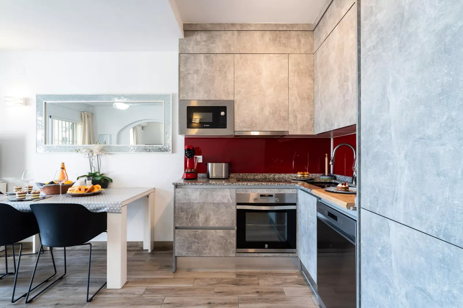 CT 399 - Faro's Beachfront Apartment in Calahonda-Kitchen