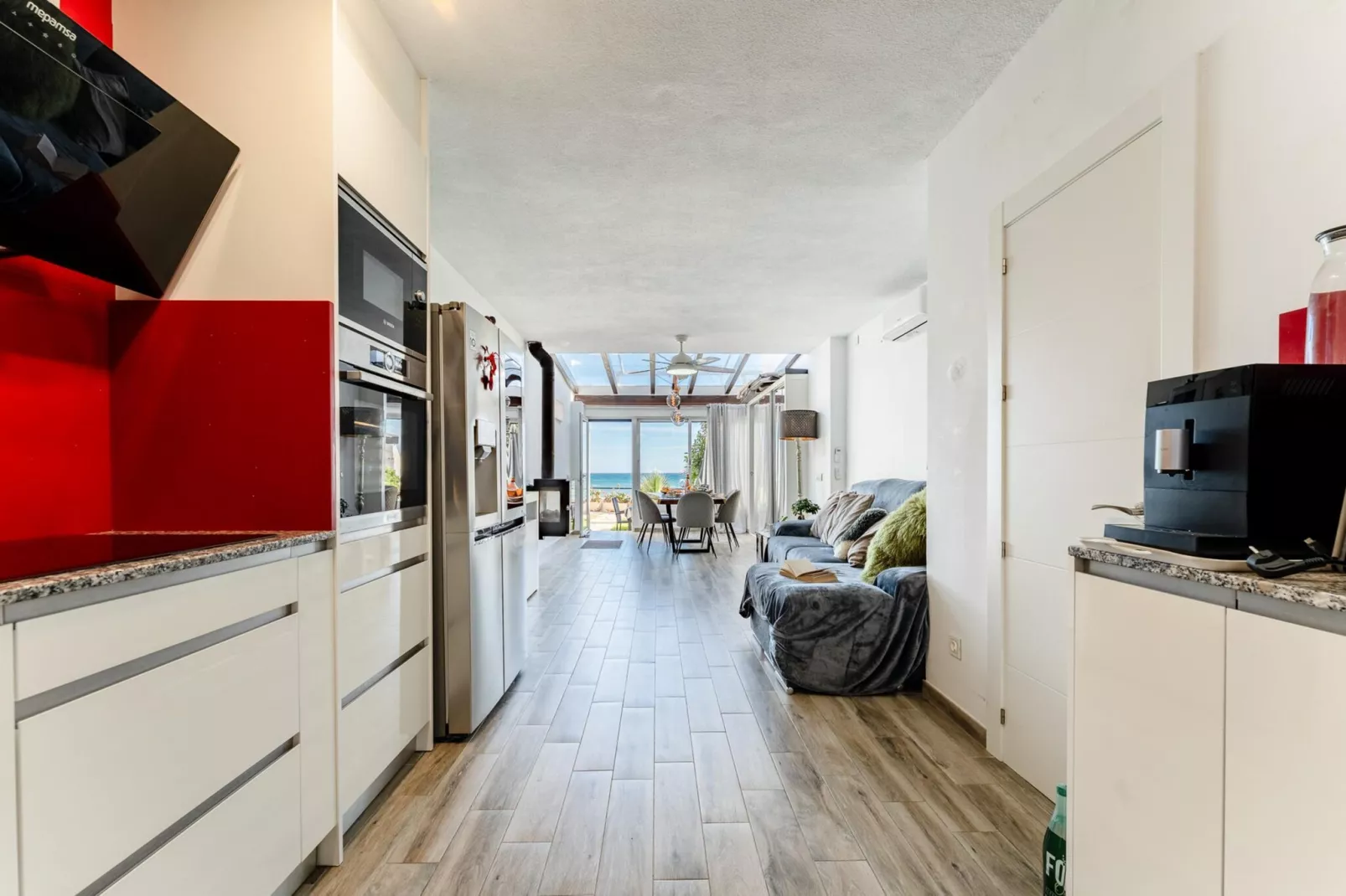 CT 400 - Faro's Beachfront House in Calahonda-Kitchen