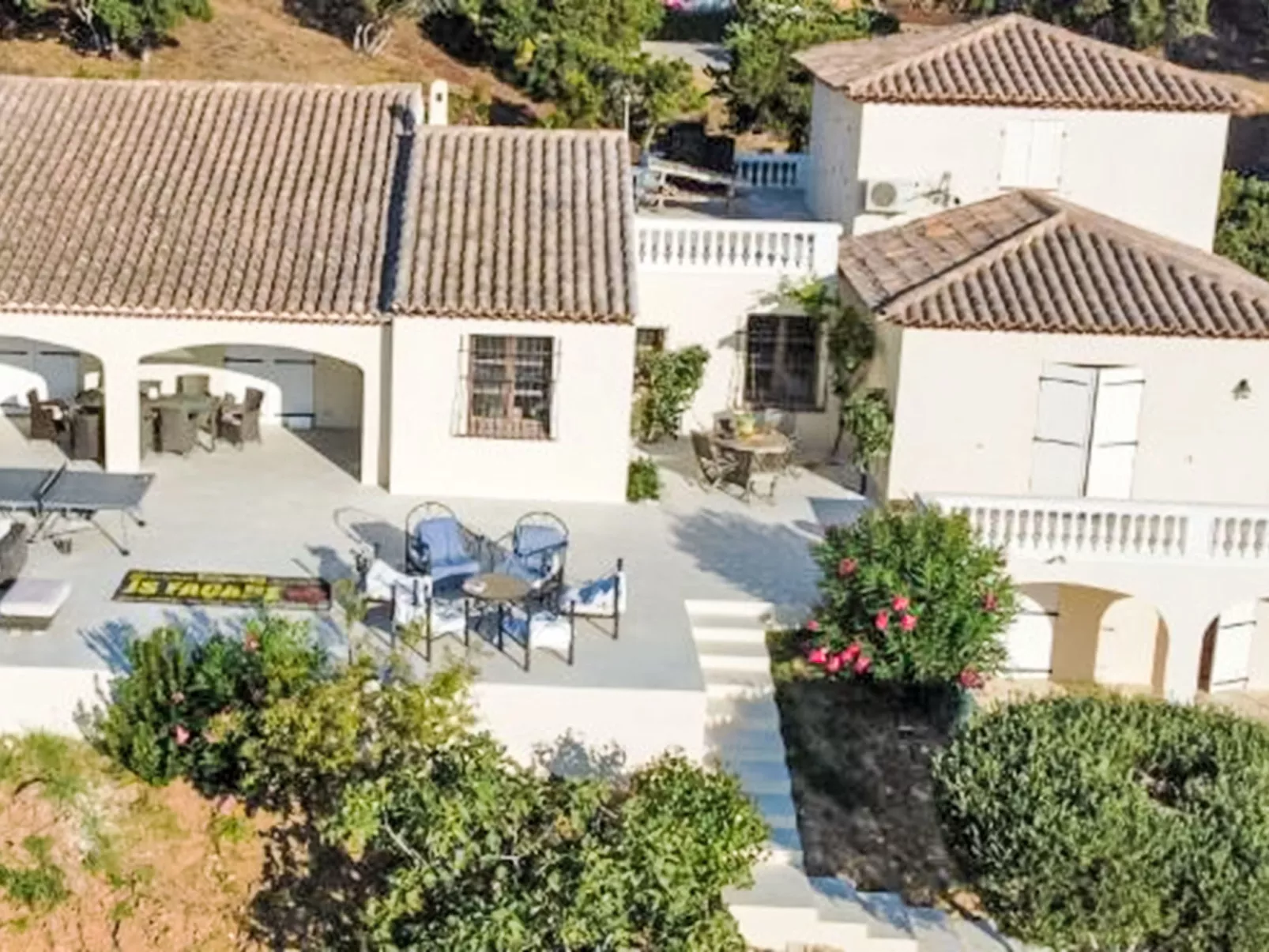 Villa Resedas-Outside