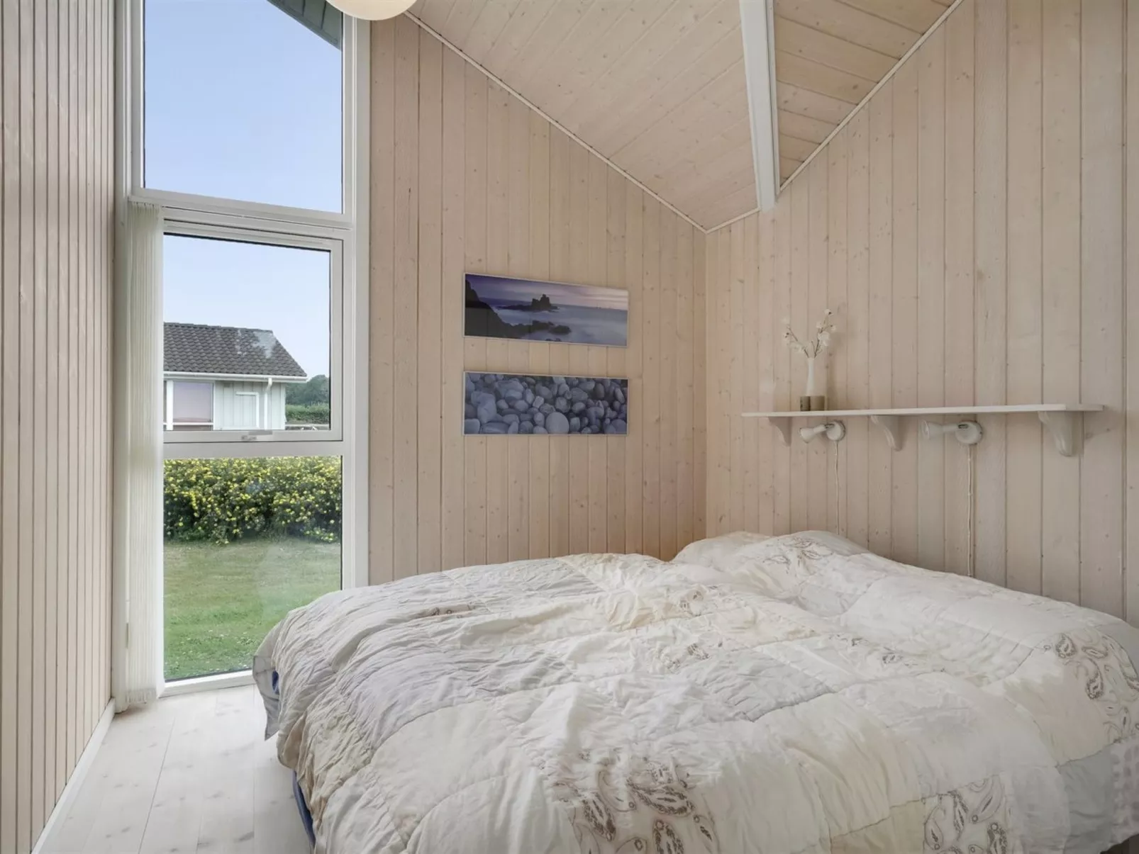 "Finn" - 100m from the sea-Dedans