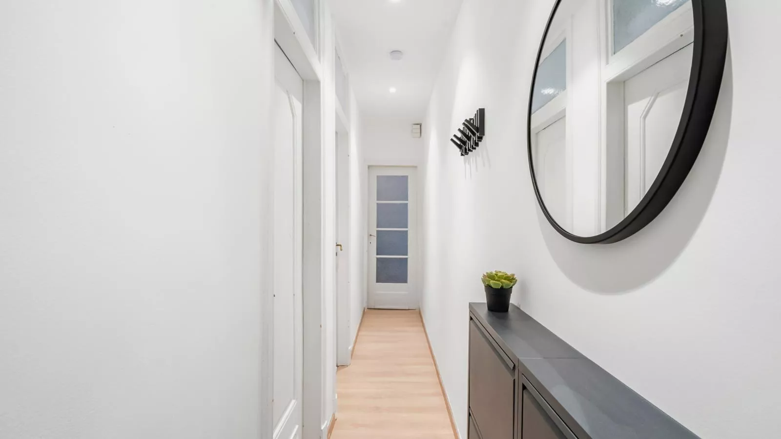 Leopold - 0102-Hall & reception